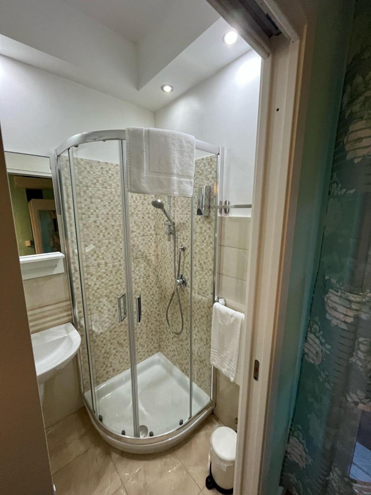 F.Rooms Napoli المظهر الخارجي الصورة